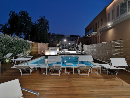Seasonal outdoor pool