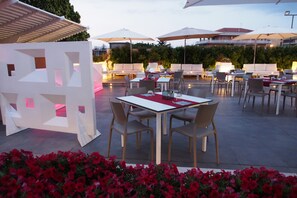 Breakfast and dinner served, Italian cuisine