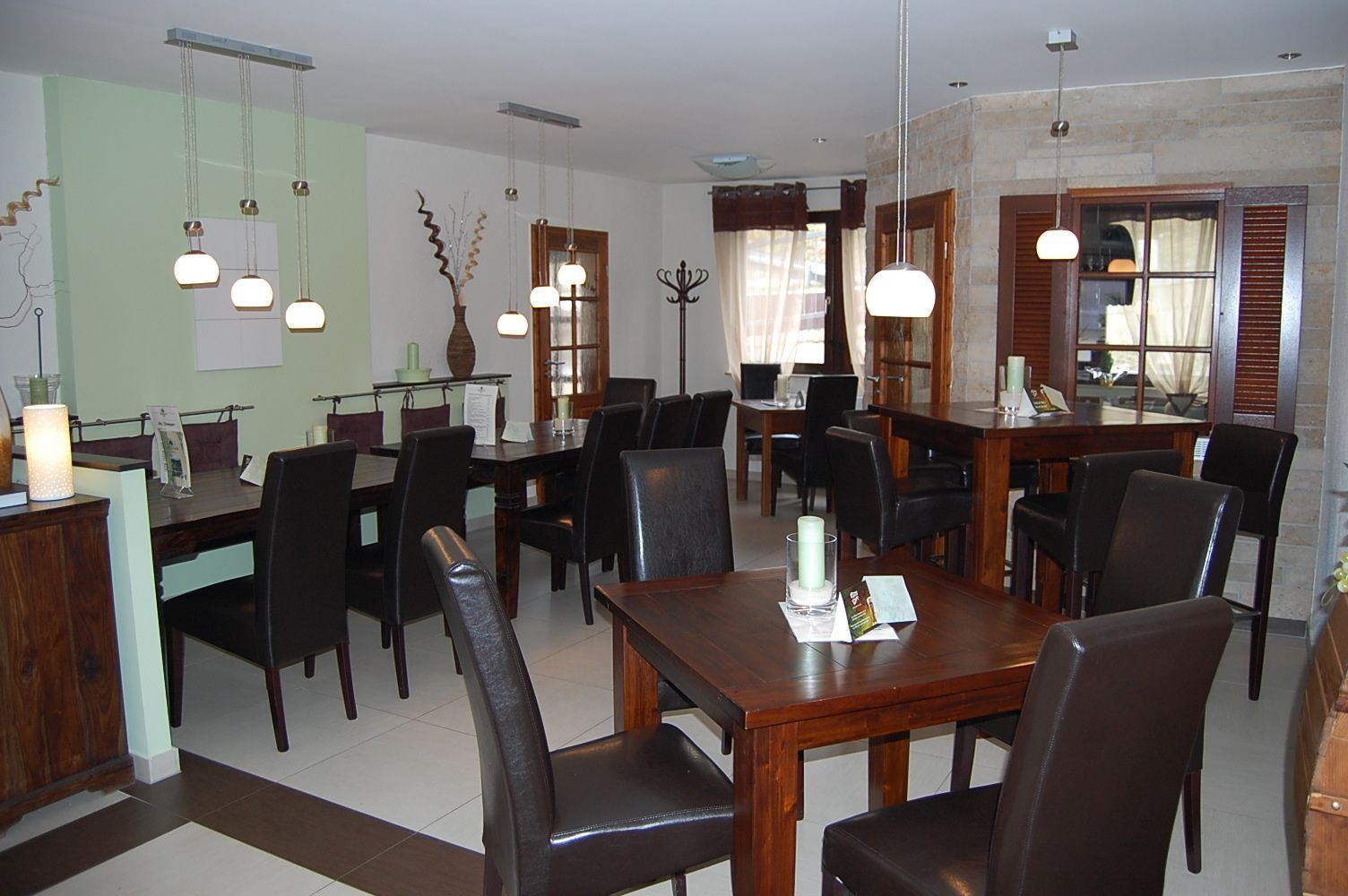 breakfast, lunch, dinner served; regional cuisine