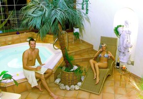 Bañera de hidromasaje cubierta