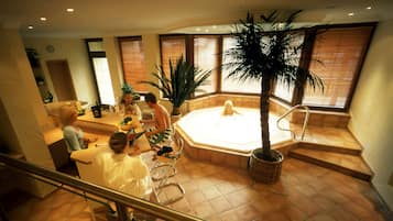 Indoor spa tub