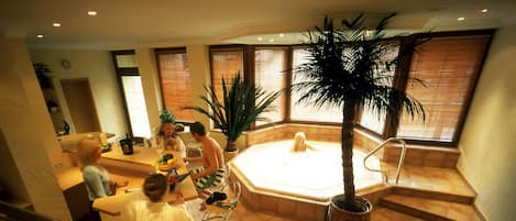 Indoor spa tub