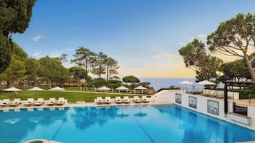 Indoor pool, 8 outdoor pools, pool umbrellas, sun loungers