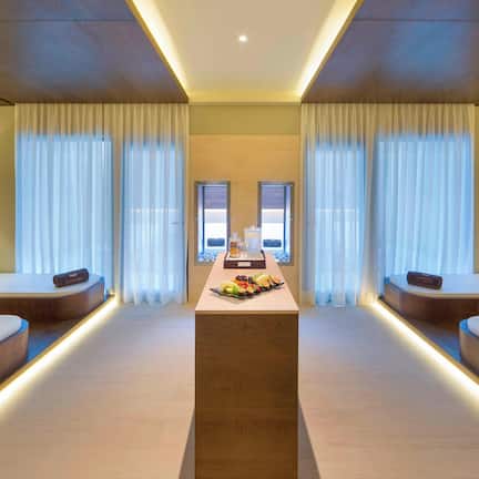 Couples treatment rooms, sauna, hot tub, steam room, Turkish bath