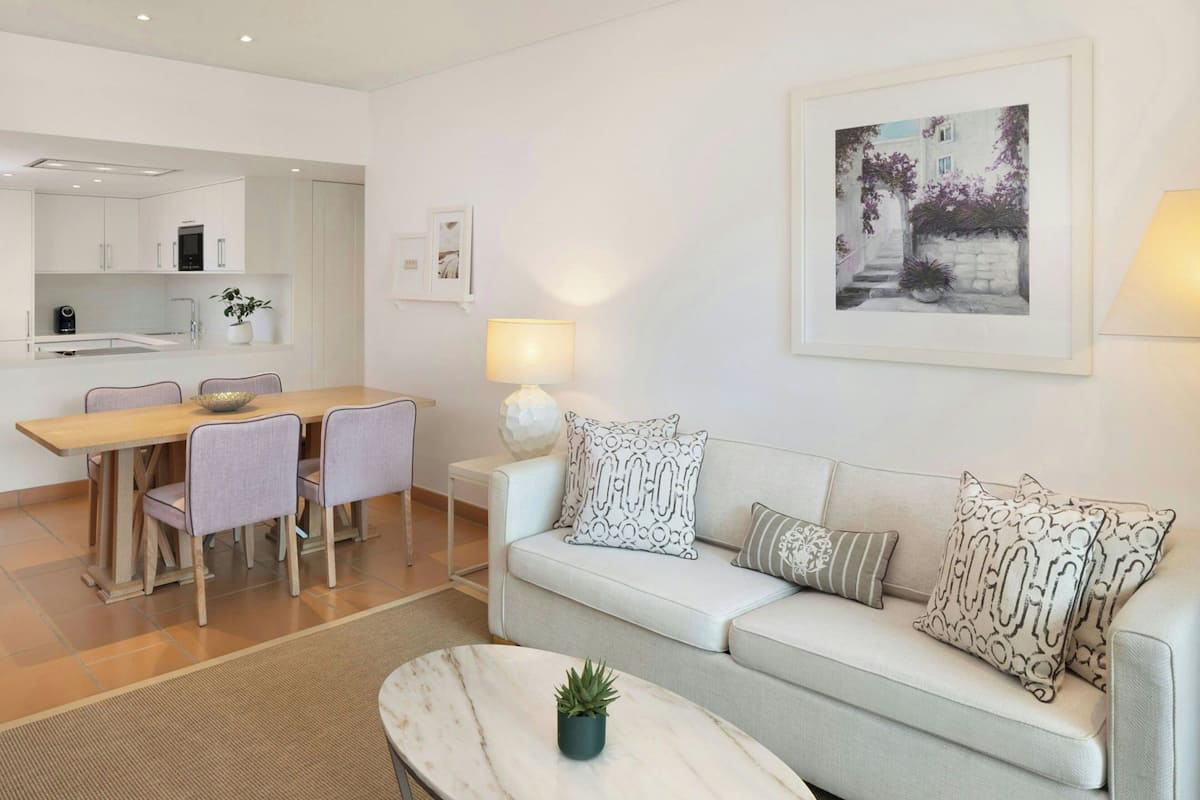 Literie de qualité supérieure, coffres-forts dans les chambres, bureau