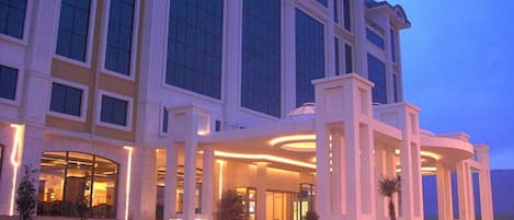 Façade de l’hébergement - soirée/nuit