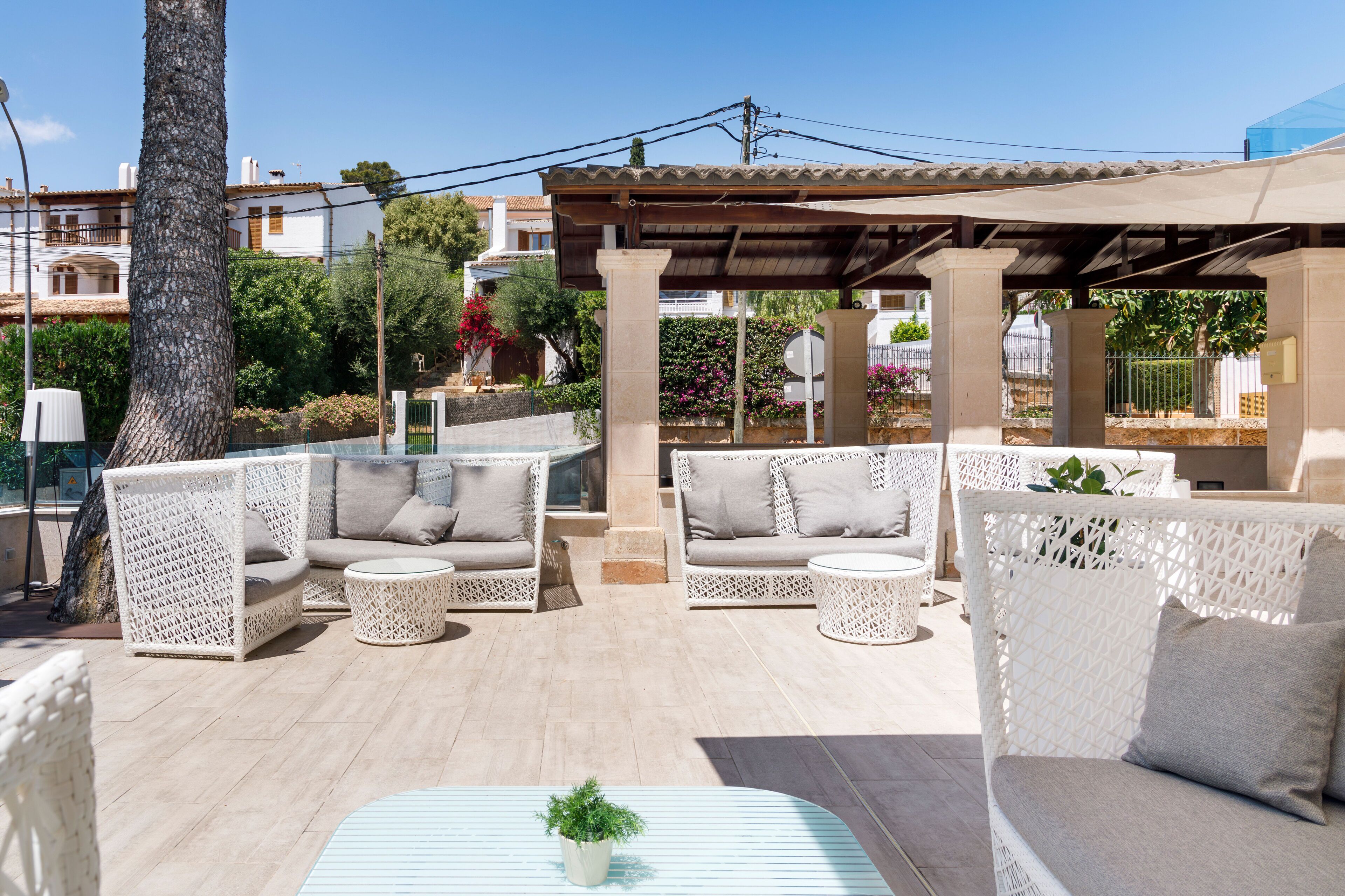 Breakfast, lunch, dinner served; Mediterranean cuisine 