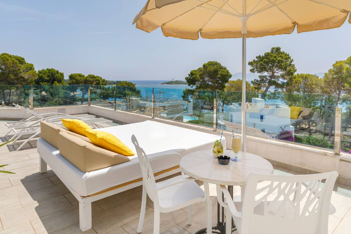 Deluxe Room, Sea View (Superior) | Minibar, desk, blackout curtains, iron/ironing board