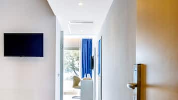 Minibar, Schreibtisch, VerdunkelungsvorhĂ€nge, BĂŒgeleisen/BĂŒgelbrett