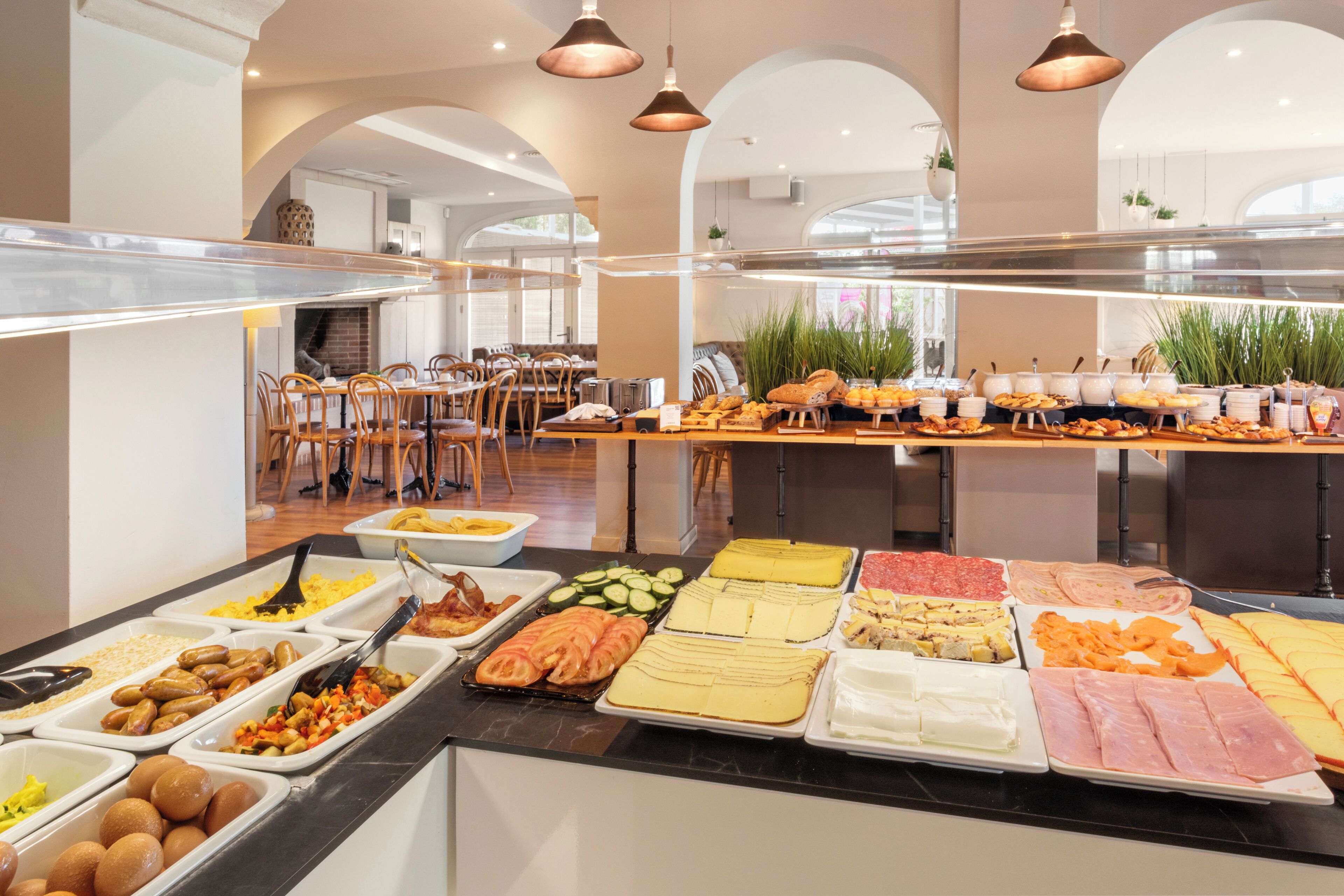 Daily buffet breakfast for a fee