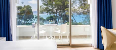 Double Room, Sea View | Minibar, desk, blackout drapes, iron/ironing board