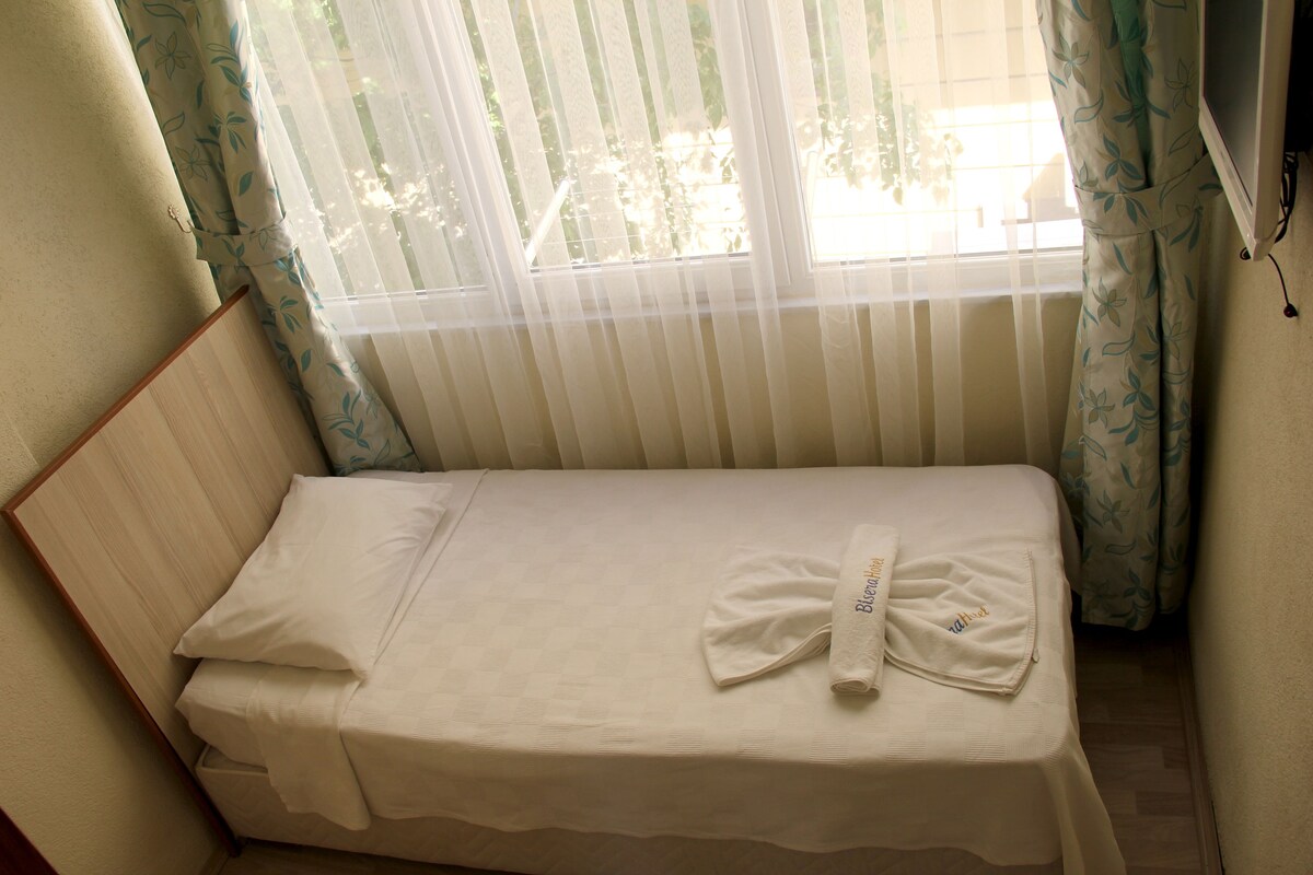 Single Room | Minibar, free cots/infant beds, free WiFi