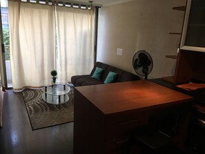 Apartamento de 1 dormitorio  | Living area | 32-inch LCD TV with cable channels, TV - Providencia Suite Padre Mariano (Santiago)