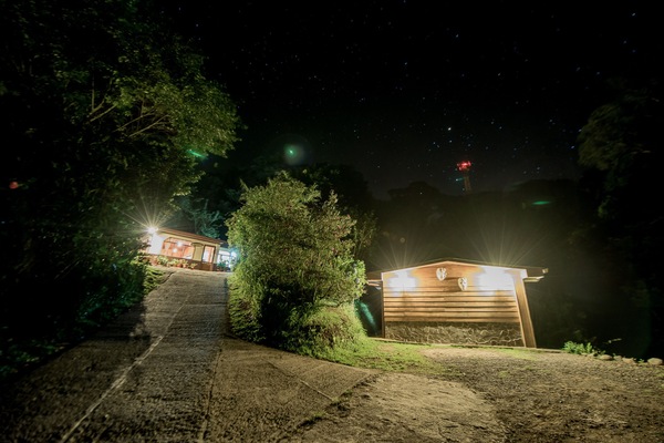 Vista frontal de la propiedad