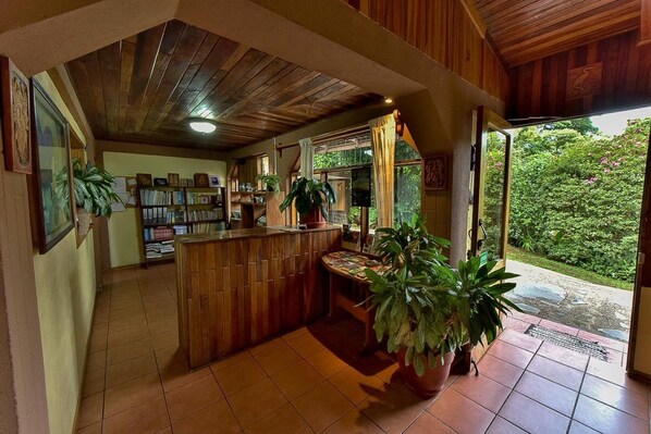 Reception - Hospedaje Mariposa (Monteverde)