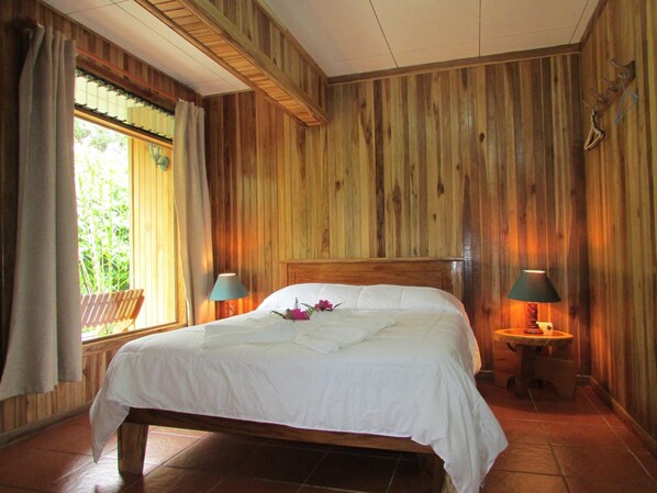 Caja de seguridad en la habitación, escritorio y cunas gratuitas