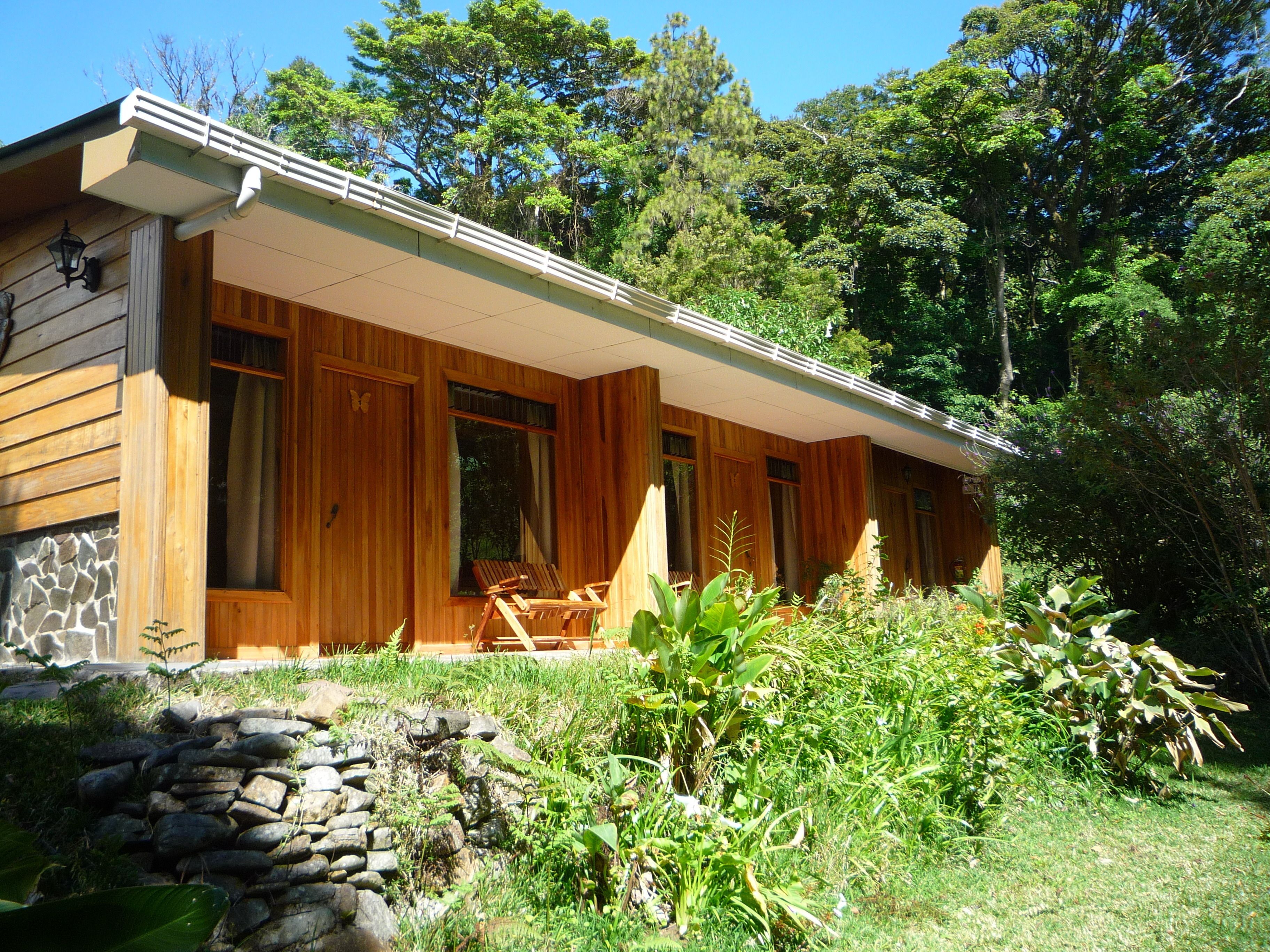 Vista frontal de la propiedad