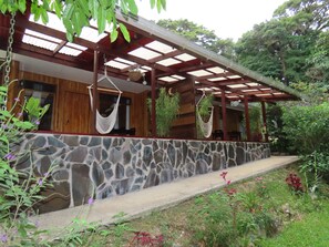 Standard Room, Garden View | Terrace/patio - Hospedaje Mariposa (Monteverde)