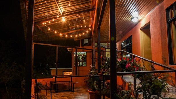 Front of property - evening/night - Cabinas Eddy (Monteverde)