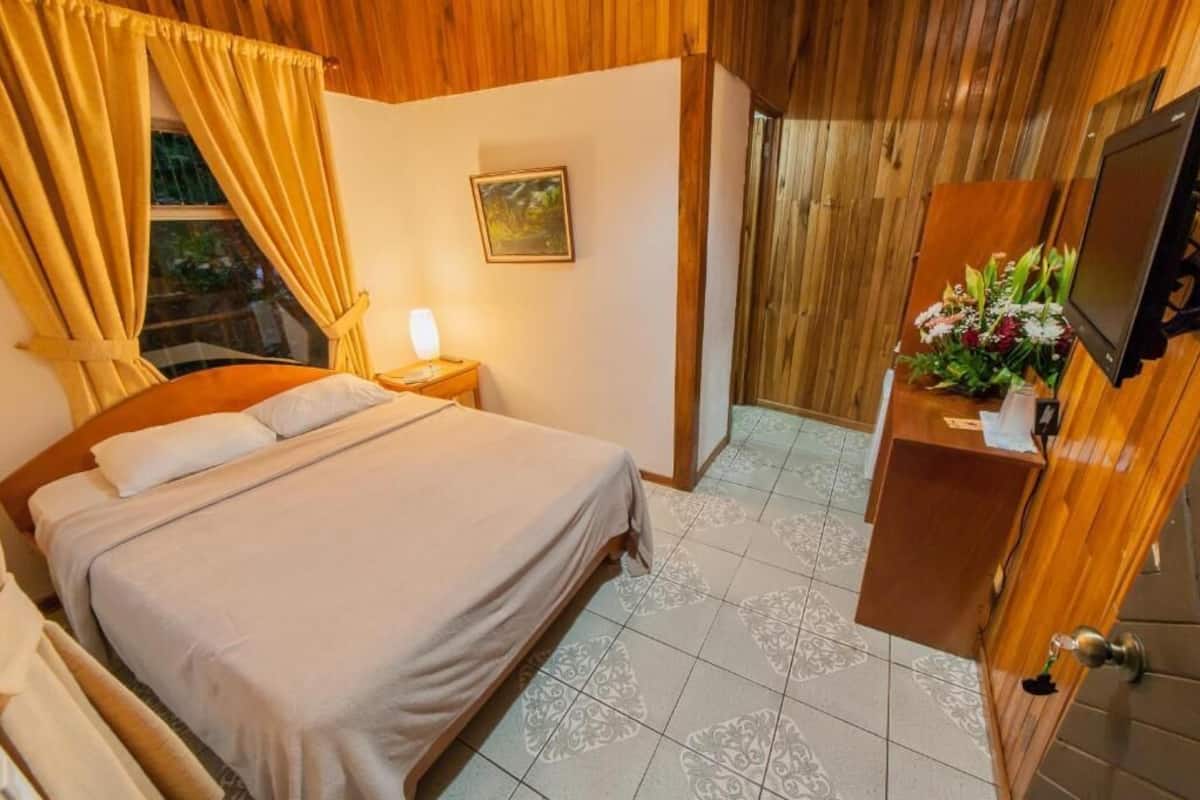 Double Room | Iron/ironing board, free WiFi