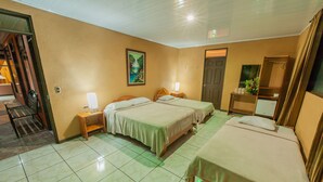 Iron/ironing board (on request), WiFi (free) - Cabinas Eddy (Monteverde)