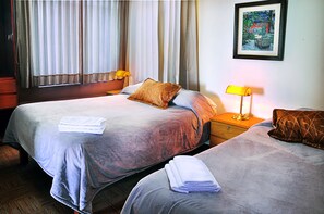 Laptop workspace, blackout drapes, free WiFi, bed sheets - La Compañia - Jerusalen (Arequipa)