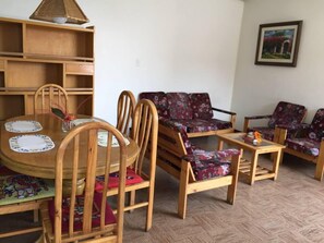 家庭公寓, 1 間臥室, 花園景觀 | 客房餐點服務