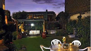 Quarto clássico, 1 cama de casal | Terraço/pátio