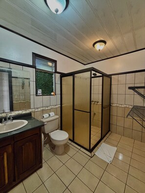 Bathroom - Monteverde Ecolodge (Monteverde)
