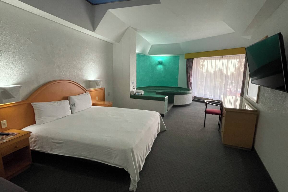 Junior Room | In-room safe, WiFi (free)