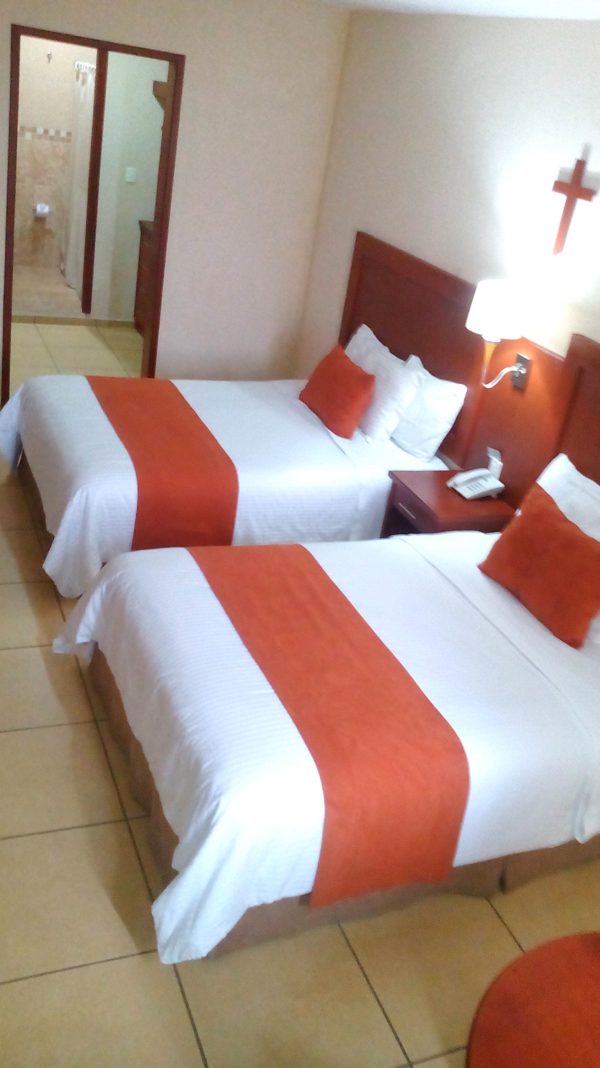 executive suite, terrace | bathroom | shower, free toiletries, towels