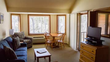 2 Bed King Loft/Double Alcove 2 Bath (Spinnaker Loft 2 Bath) | In-room dining