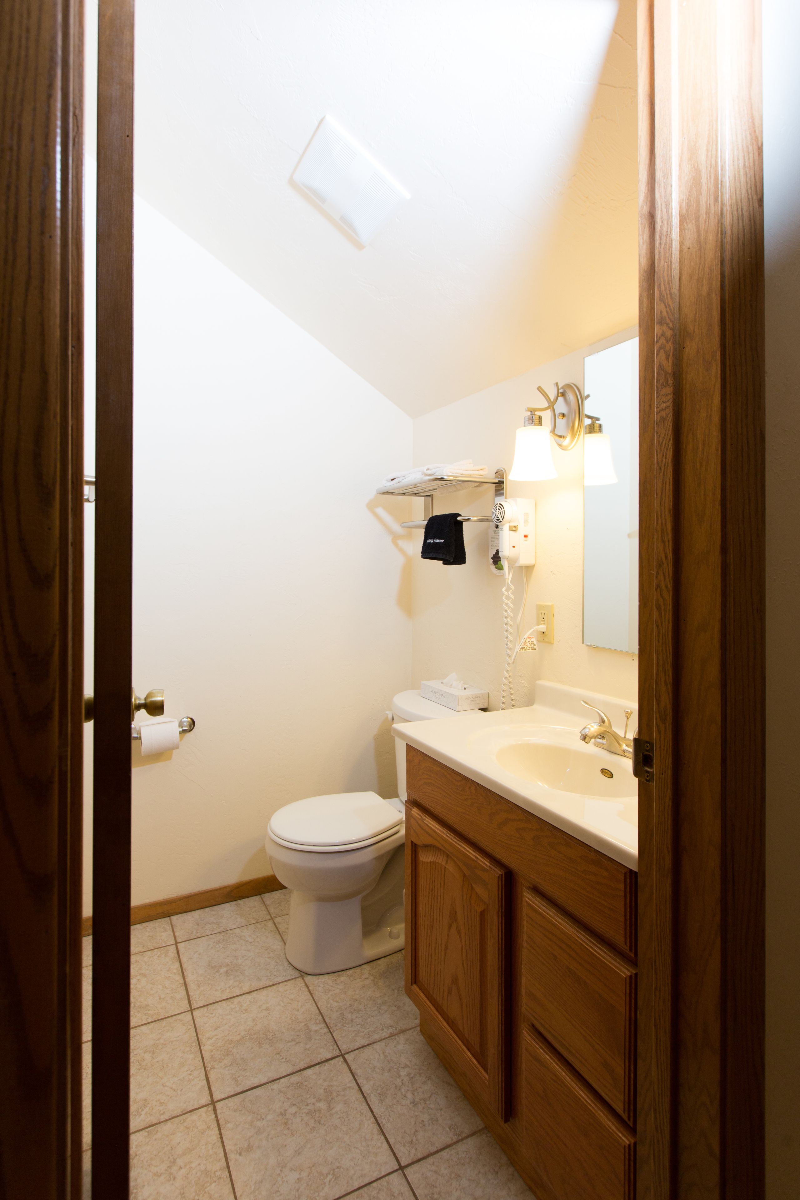 loft, multiple beds (spinnaker loft 1.5 bath) | bathroom | combined shower/bathtub, hair dryer, towels