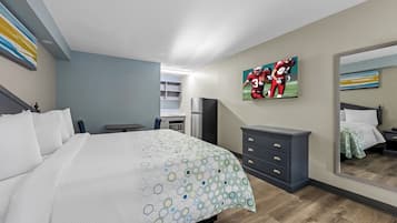 Studio, 1 King Bed, Non Smoking, Kitchenette | Blackout drapes, iron/ironing board, free WiFi, bed sheets