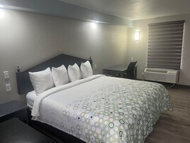 遮光窗帘、熨斗/熨板、免费 WiFi、床单