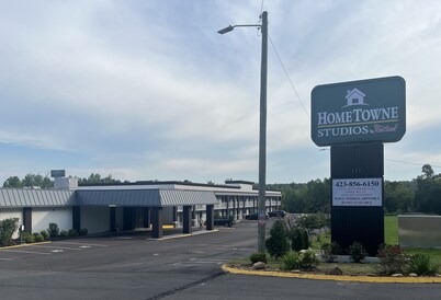HomeTowne Studios by Red Roof Athens, TN
