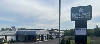 HomeTowne Studios by Red Roof Athens, TN