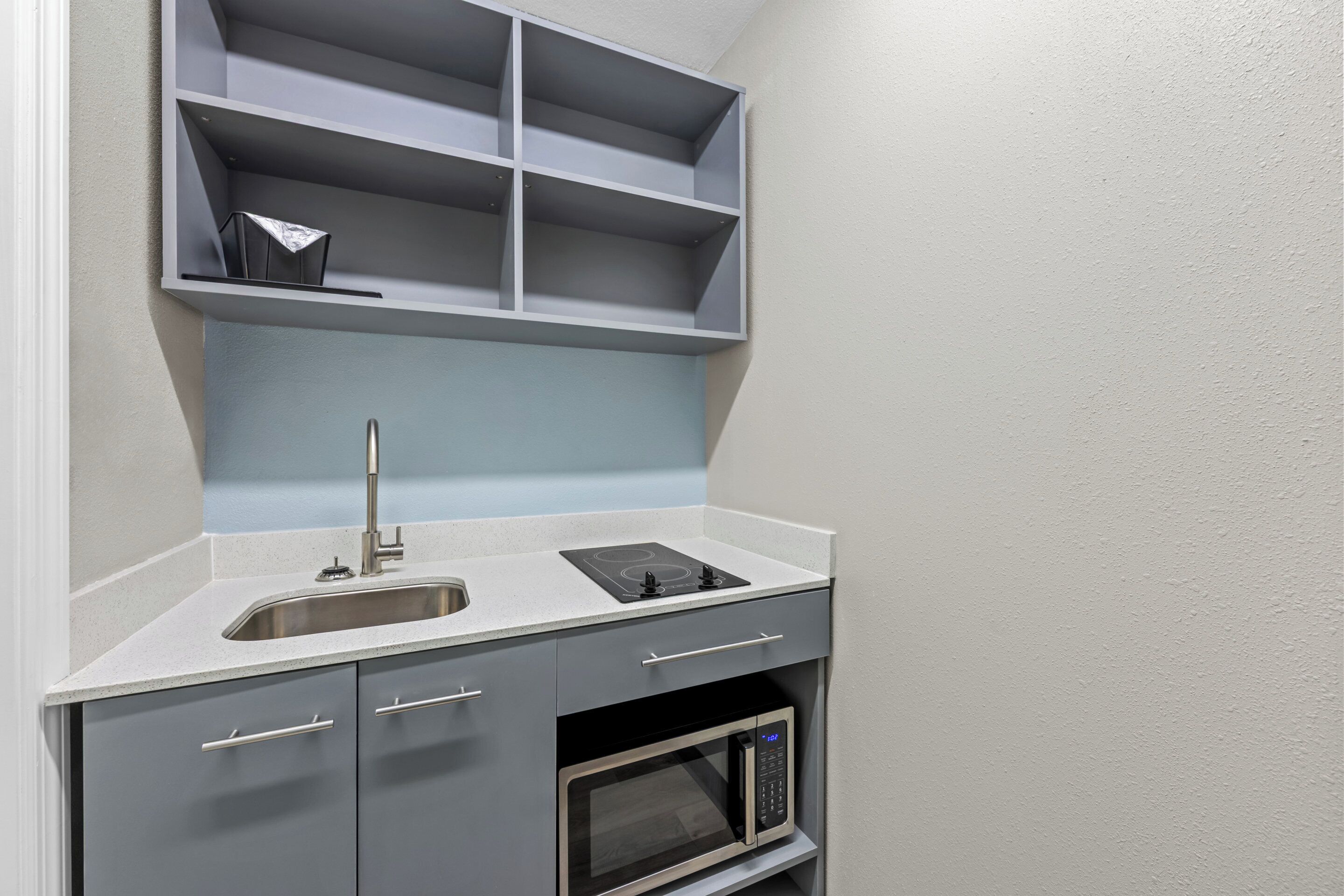 Studio, 2 Double Beds, Non Smoking, Kitchenette | Private kitchen | Fridge, microwave, stovetop