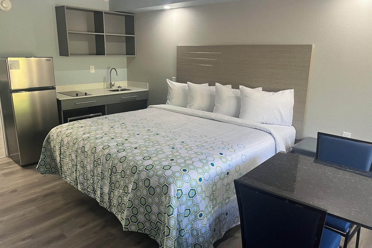 Blackout drapes, iron/ironing board, free WiFi, bed sheets