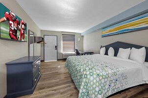 Estudio, 1 cama de matrimonio grande, no fumadores, cocina básica | Escritorio, cortinas opacas, tabla de planchar con plancha y wifi gratis