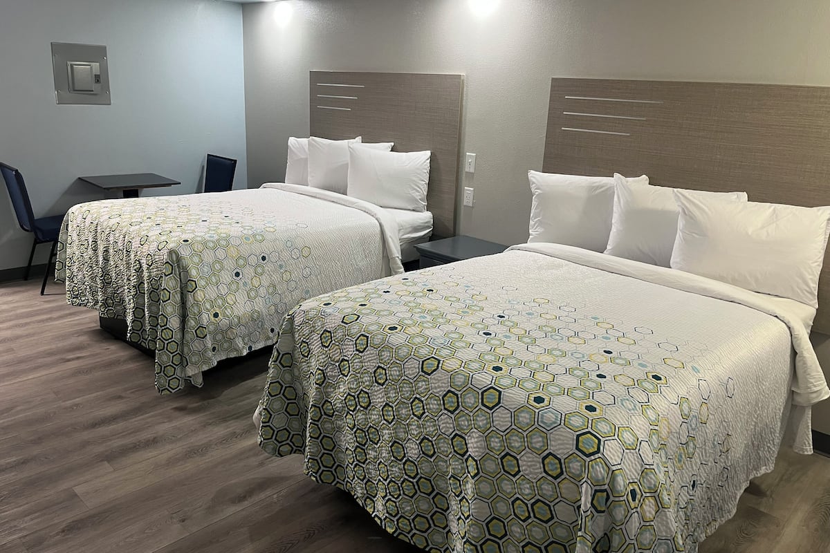 Studio, 2 Double Beds, Non Smoking, Kitchenette | Blackout drapes, iron/ironing board, free WiFi, bed sheets