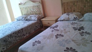 Basic Room, Private Bathroom - Casa Las Lomas Hostel (Ixtapa)