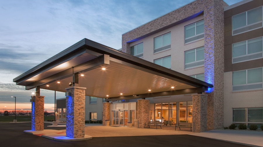 Holiday Inn Express and Suites Detroit/Sterling Heights by IHG