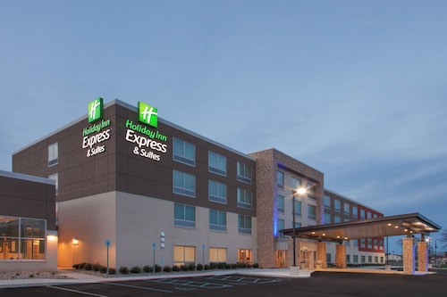 Holiday Inn Express and Suites Detroit/Sterling Heights by IHG