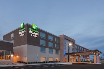 Holiday Inn Express and Suites Detroit/Sterling Heights by IHG