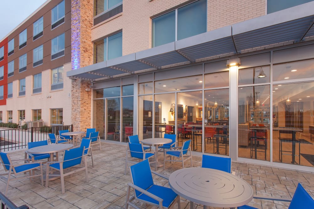 Holiday Inn Express and Suites Detroit/Sterling Heights by IHG