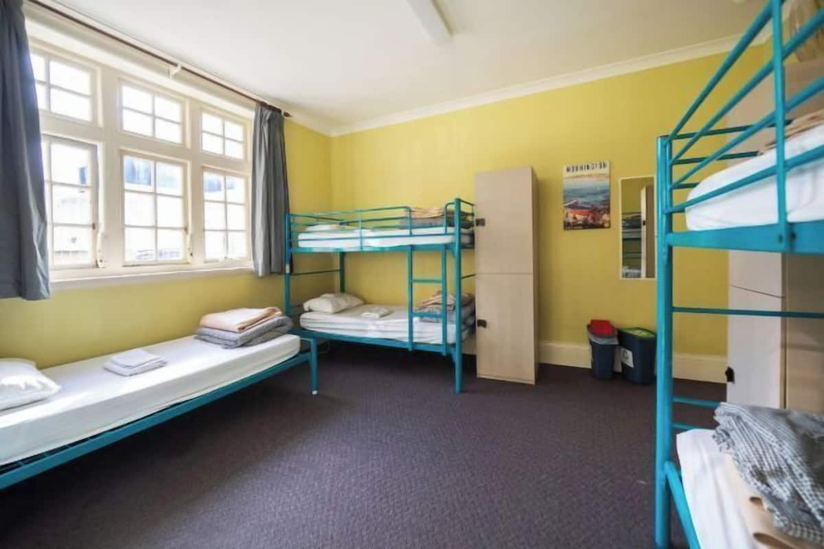 Blackout drapes, free WiFi, bed sheets