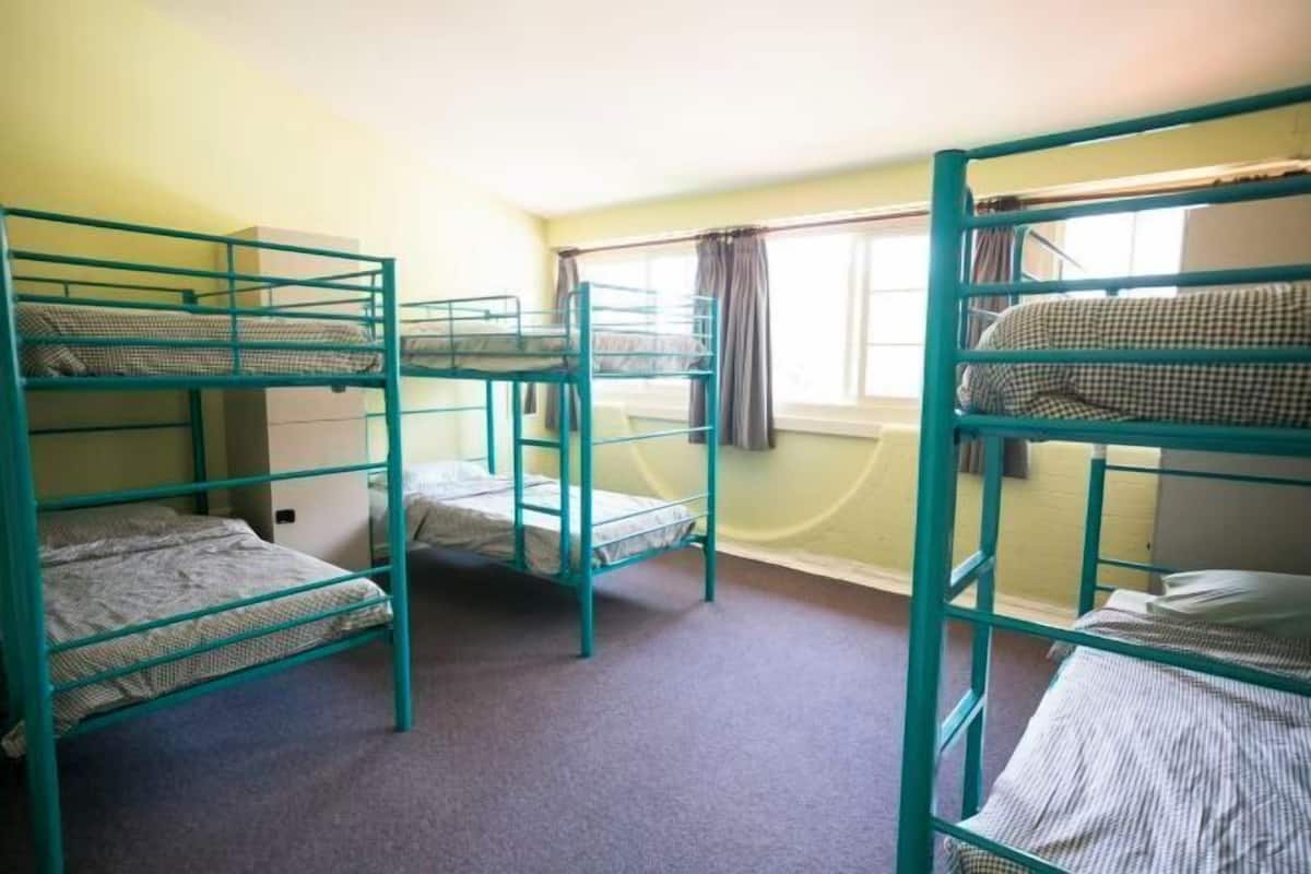 Blackout drapes, free WiFi, bed sheets
