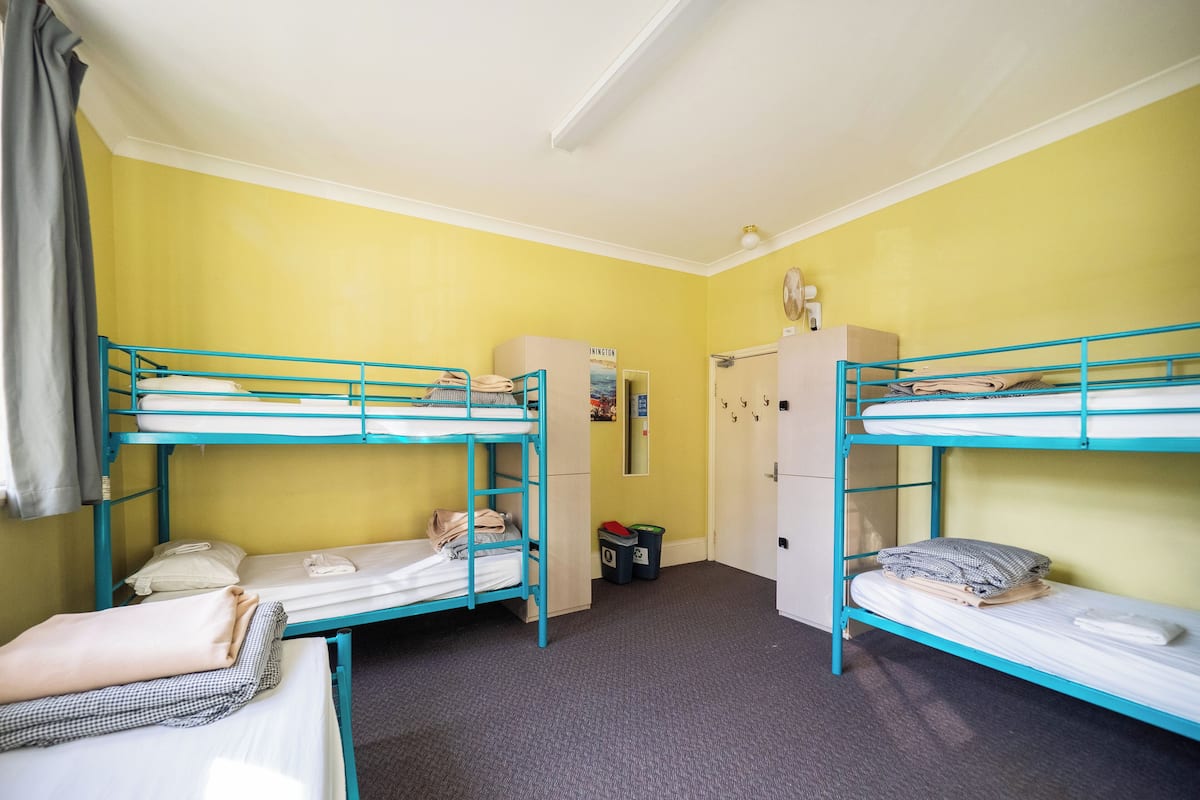 Blackout drapes, free WiFi, bed sheets