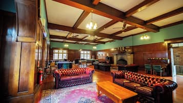 Bar lounge